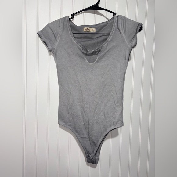 Hollister Tops - Hollister Gray Short Sleeve Bodysuit| Size Small